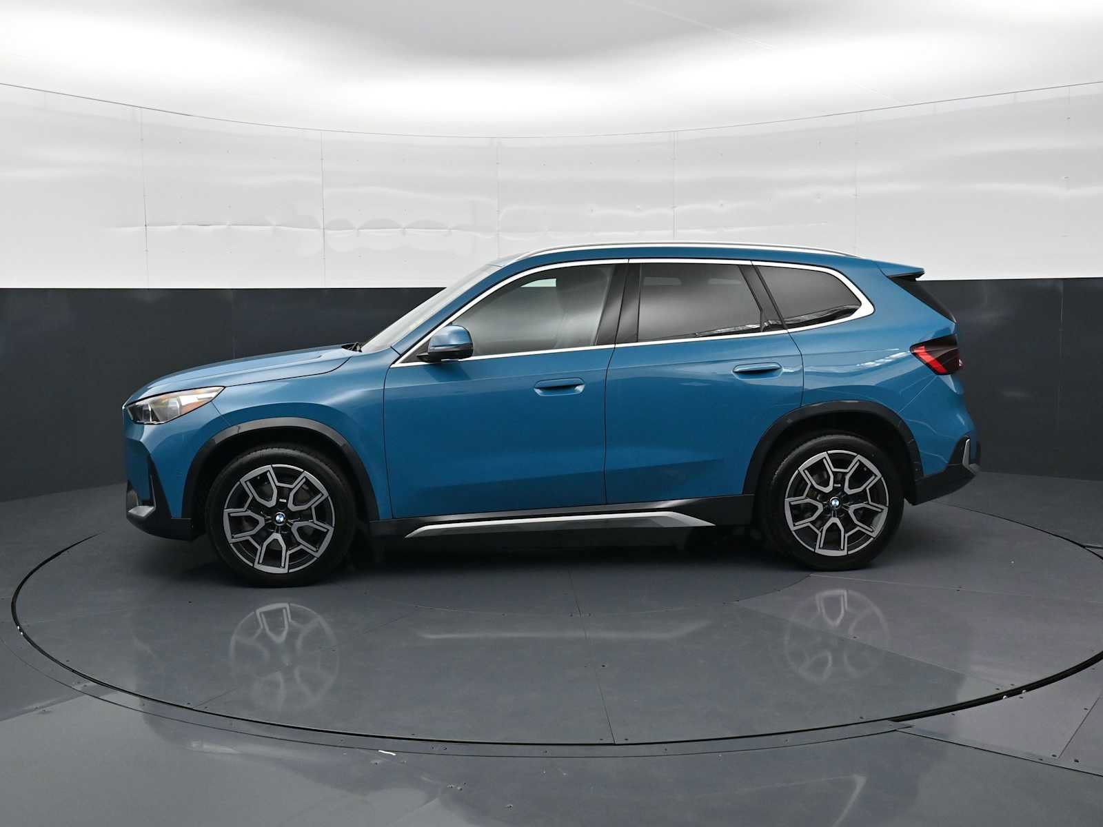 Used 2025 BMW X1 xDrive28i w/ Technology Package AWD/4WD image 8