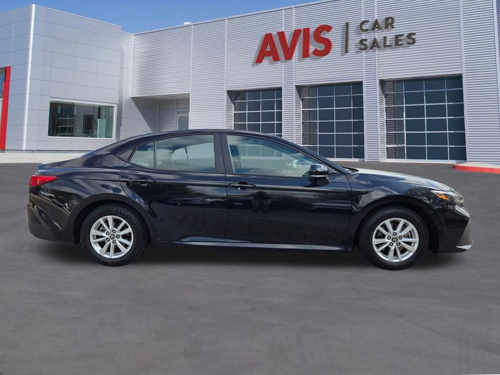 Used 2025 Toyota Camry LE FWD image 5