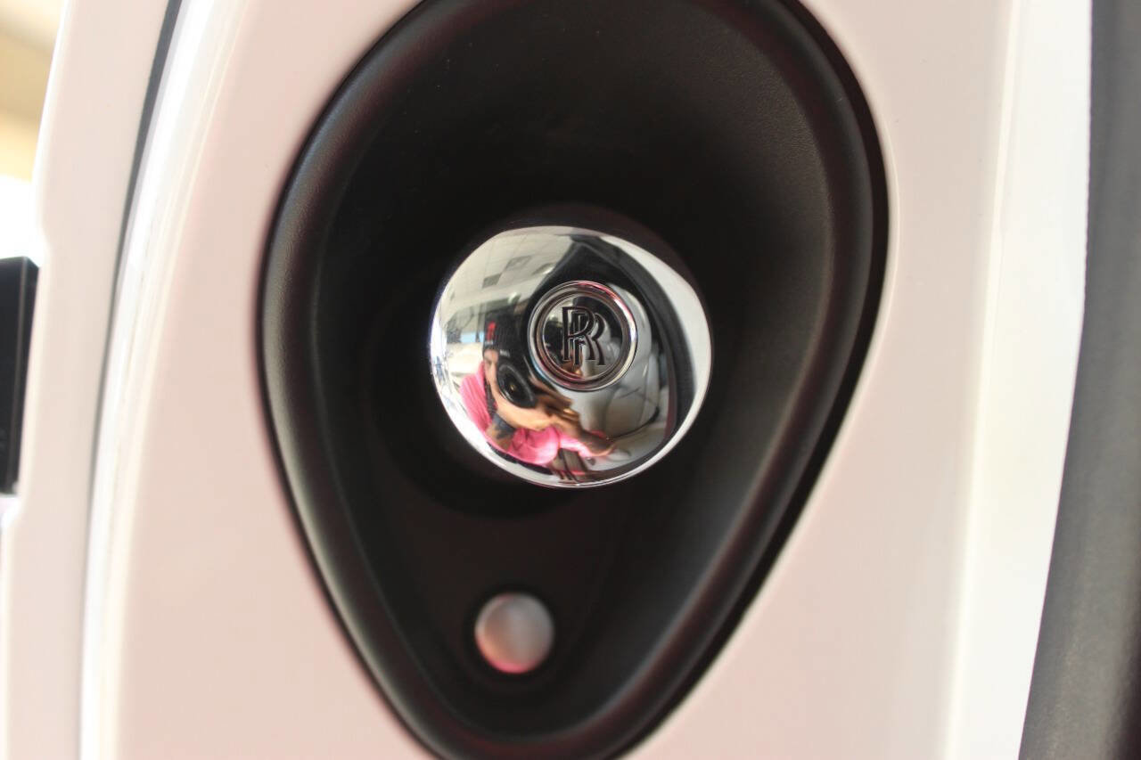 Used 2019 Rolls-Royce Dawn image 26