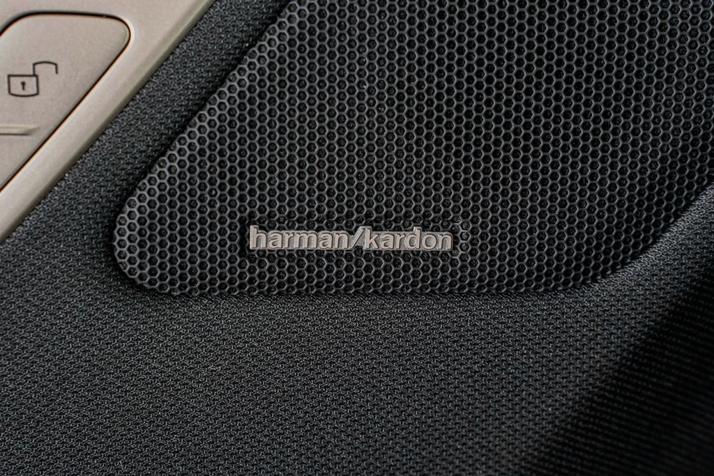 Used 2025 BMW iX xDrive50 w/ Premium Package image 10