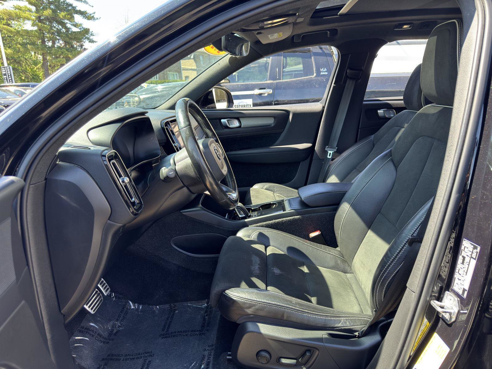 Used 2021 Volvo XC40 P8 Recharge w/ Advanced Package AWD/4WD image 19