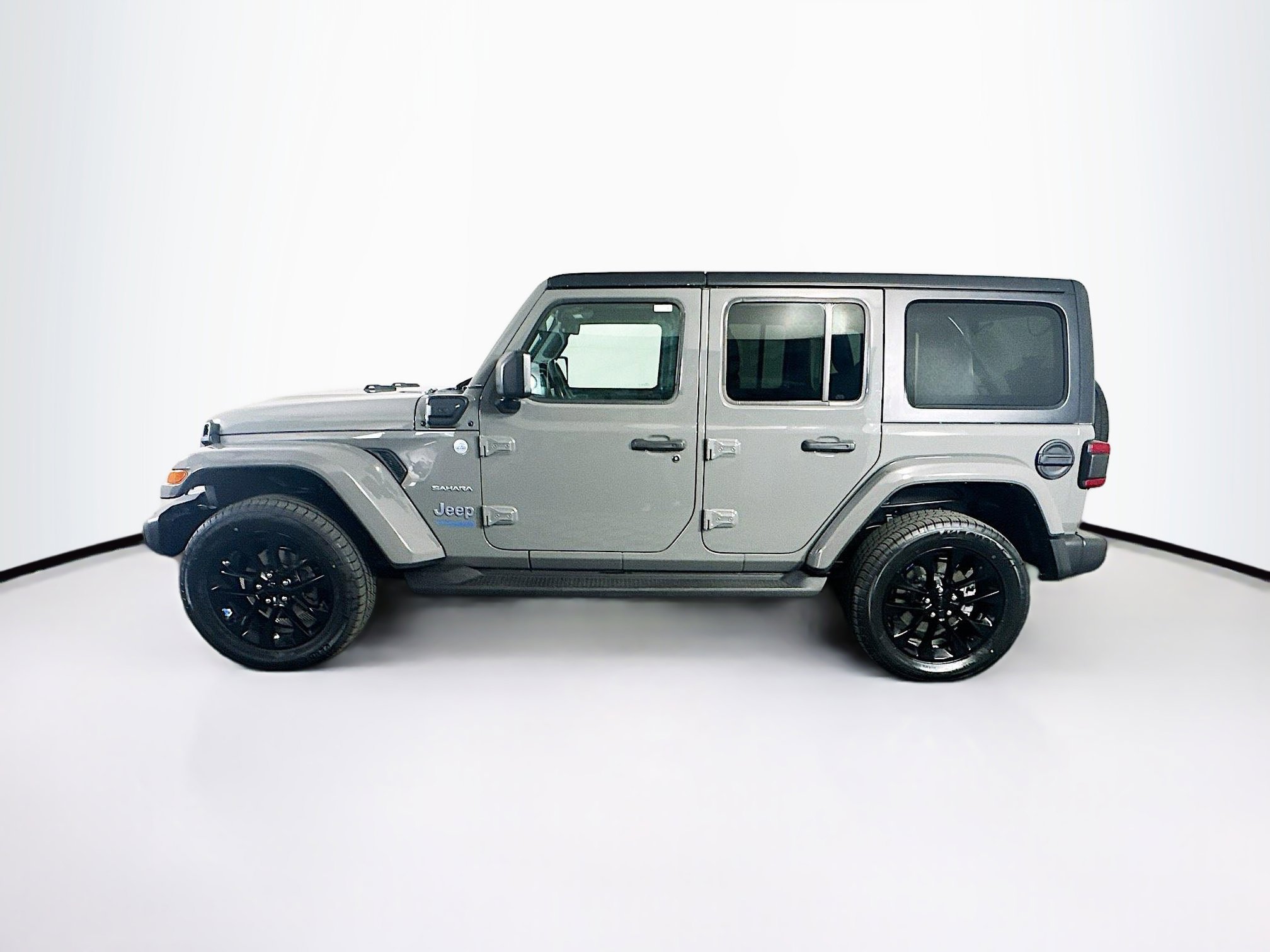 Used 2022 Jeep Wrangler Sahara w/ Cold Weather Group image 4