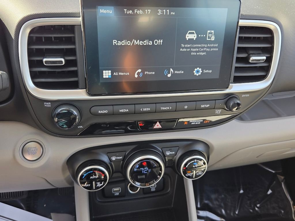 Used 2025 Hyundai Venue SEL image 17