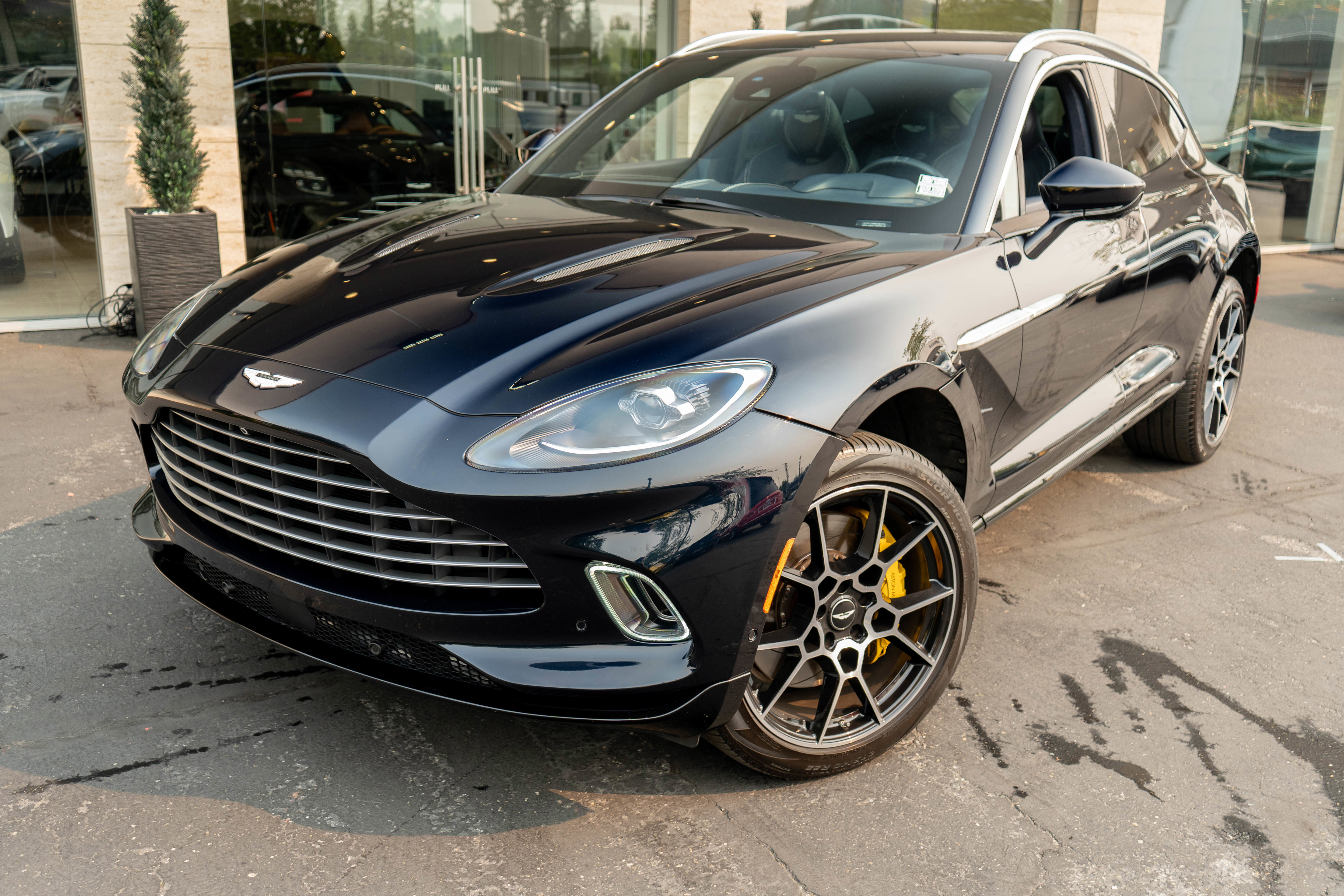 Used 2021 Aston Martin DBX image 43