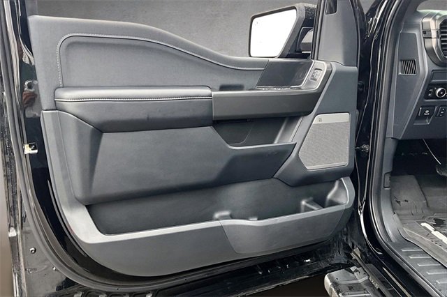 Used 2025 Ford F150 Lariat w/ Equipment Group 501A Mid image 17