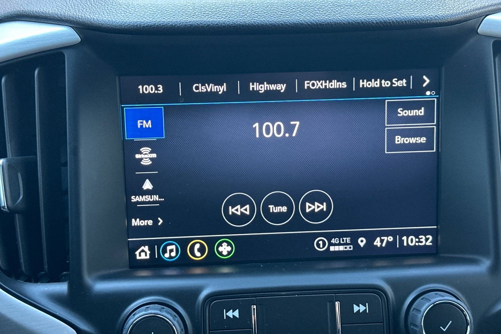 Used 2024 GMC Terrain SLT image 25