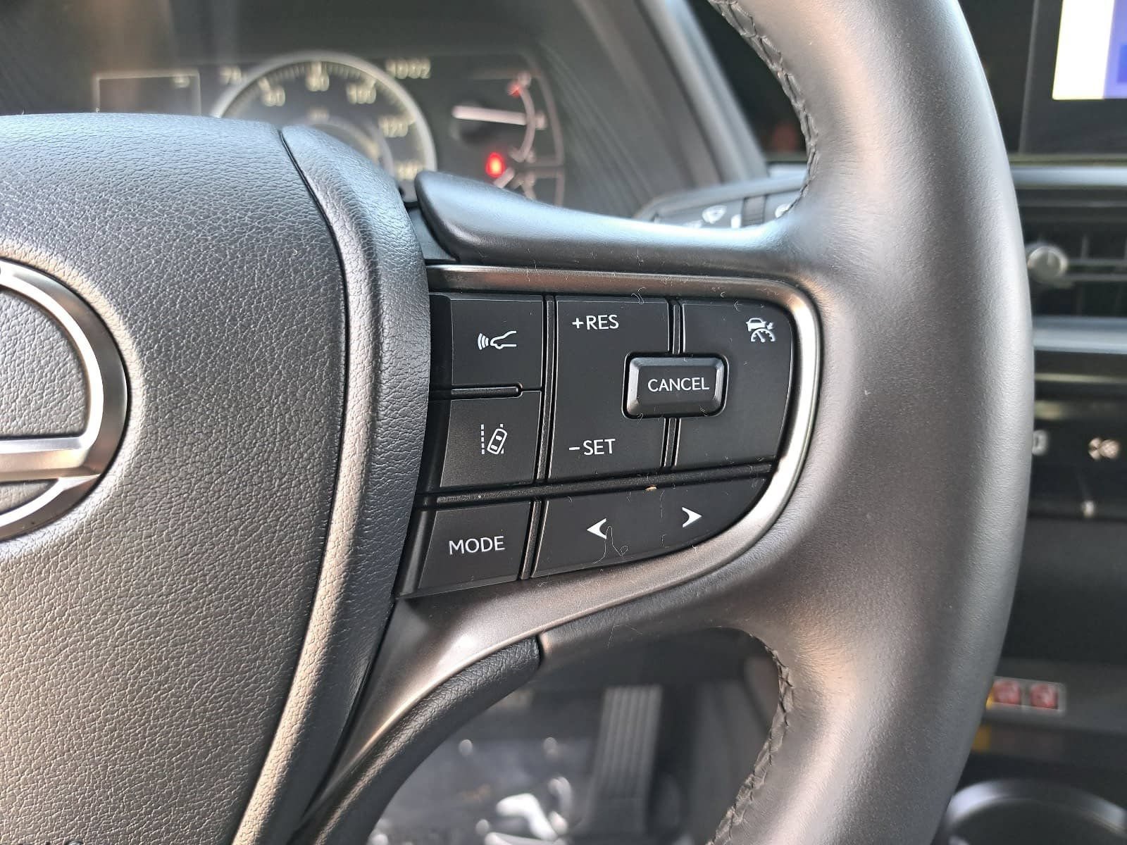 Used 2024 Lexus UX 250h FWD image 19