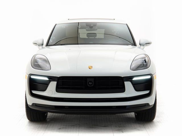 Certified 2025 Porsche Macan image 30