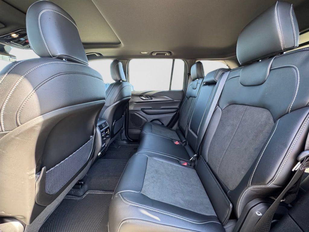 New 2025 Jeep Grand Cherokee Altitude AWD/4WD image 11