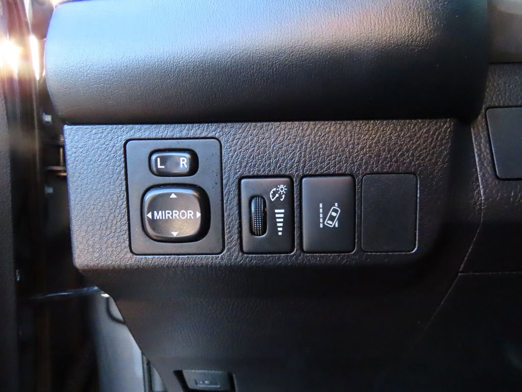 Used 2018 Toyota RAV4 XLE image 38