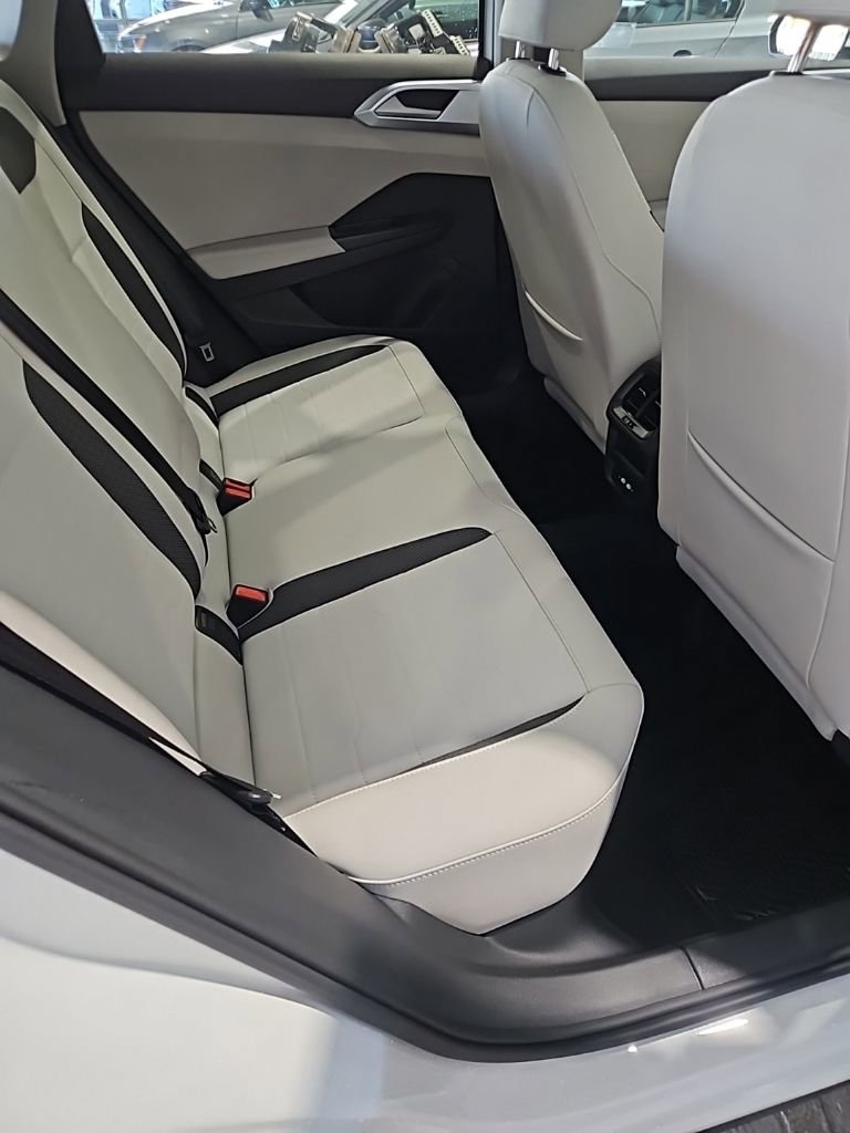 New 2026 Volkswagen Taos SE image 17