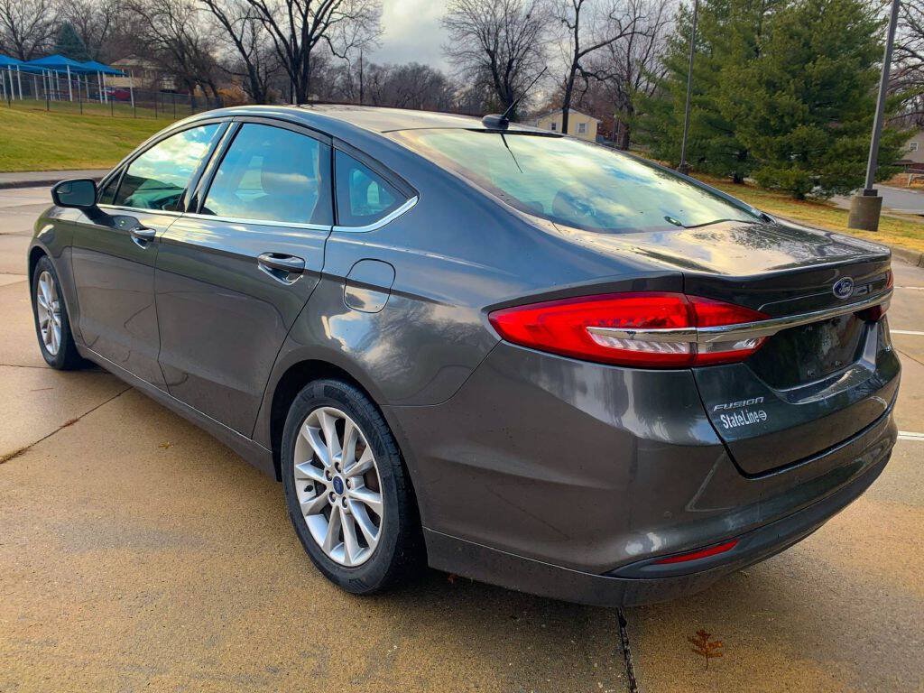 Used 2017 Ford Fusion SE w/ Fusion SE Technology Package AWD/4WD image 4