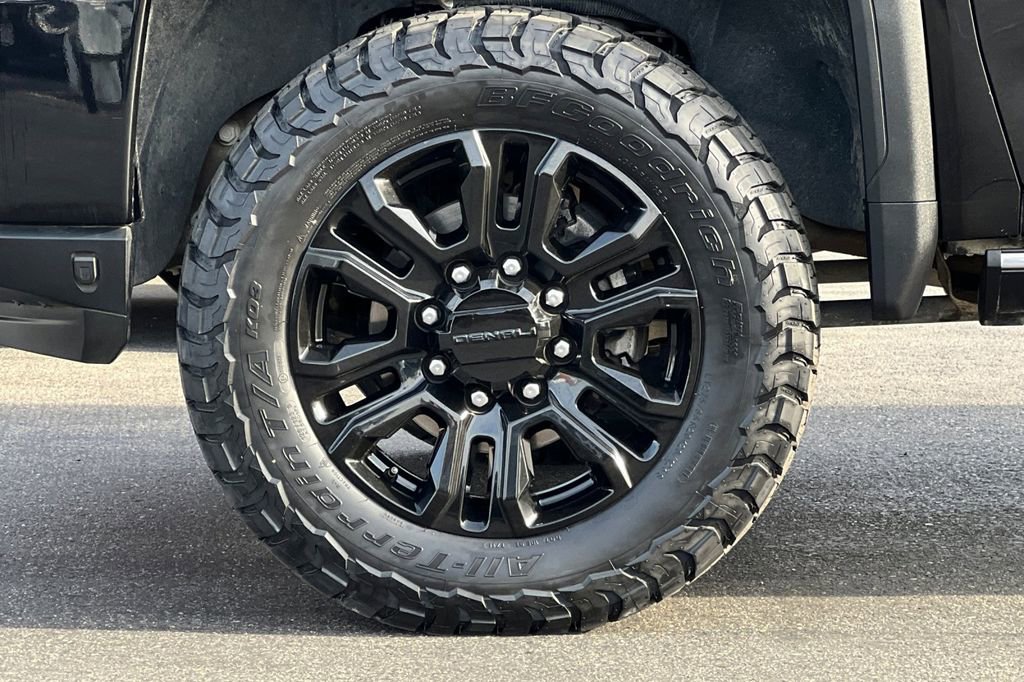 Used 2022 GMC Sierra 3500 Denali w/ Denali Black Diamond Edition image 38