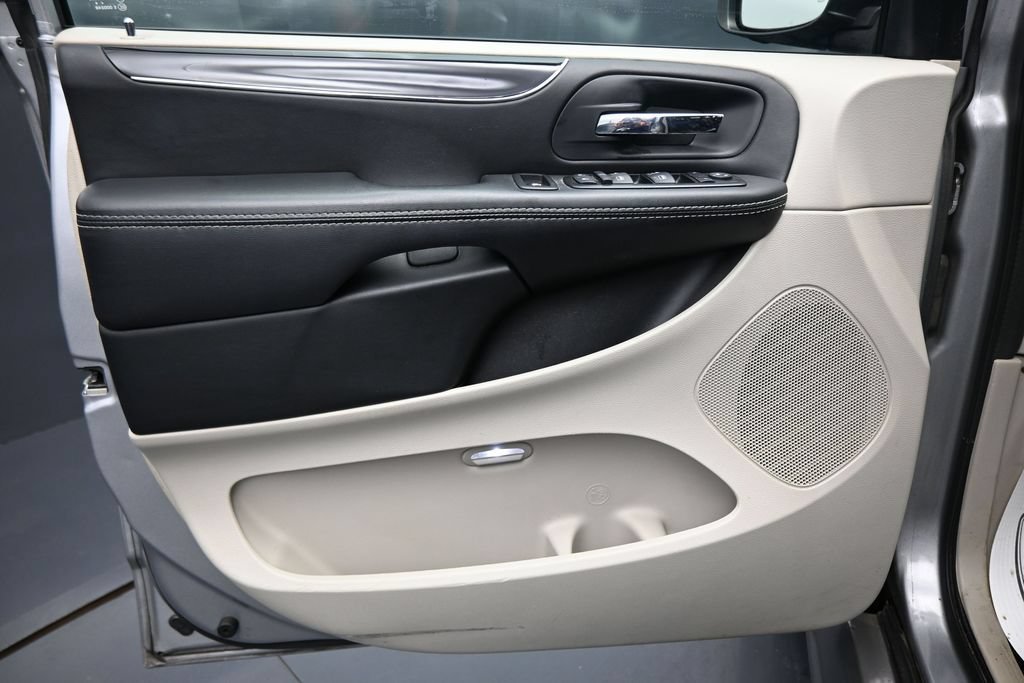 Used 2015 Dodge Grand Caravan SXT FWD image 10