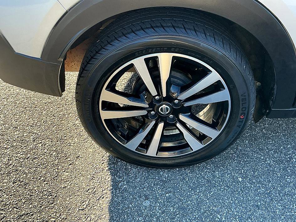 Used 2020 Nissan Kicks SV image 9