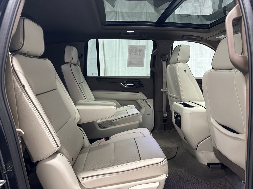 Used 2025 GMC Yukon XL Denali w/ Sun & Power Step Package AWD/4WD image 52