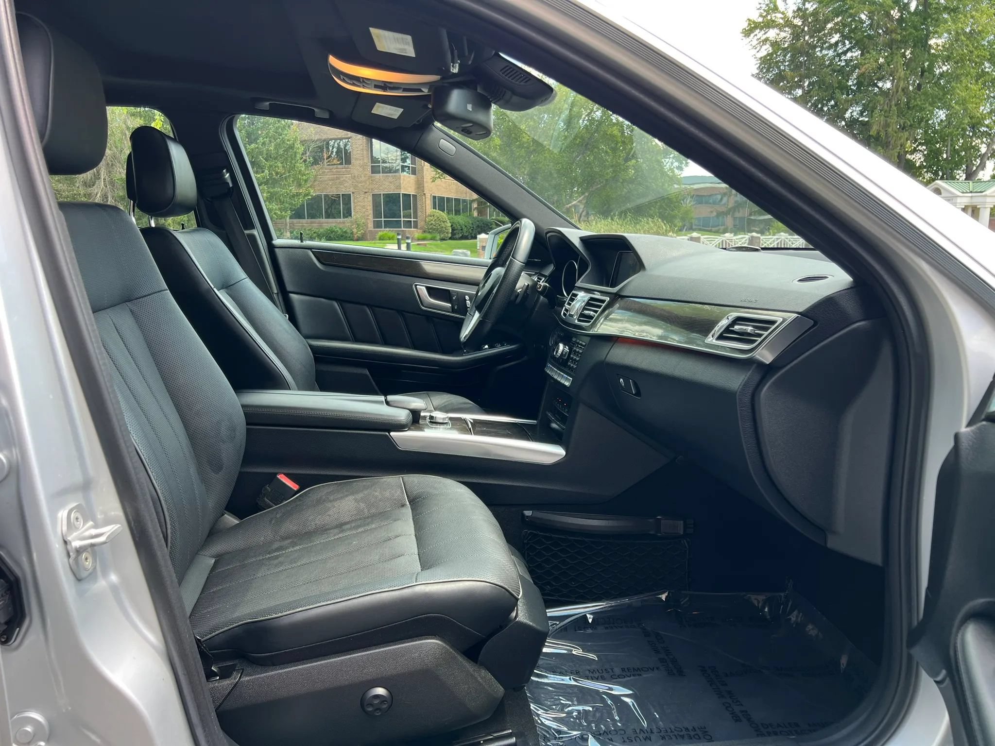 Used 2014 Mercedes-Benz E 550 4MATIC Sedan w/ Premium 1 Package image 16