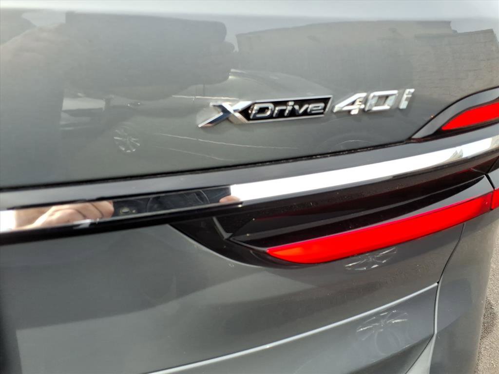 Used 2023 BMW X7 xDrive40i w/ Parking Assistance Package image 11