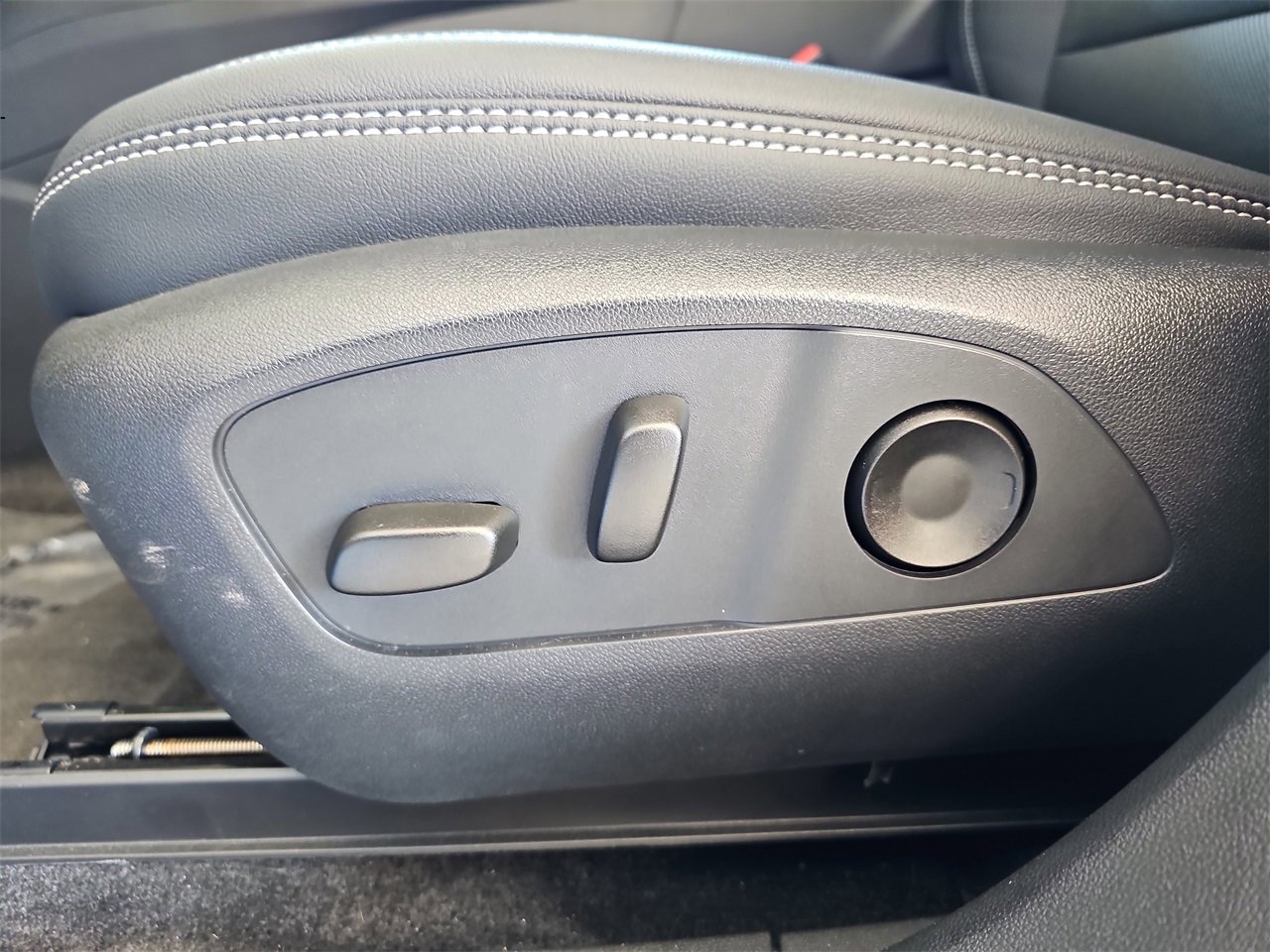 New 2025 Chevrolet Blazer EV LT image 27