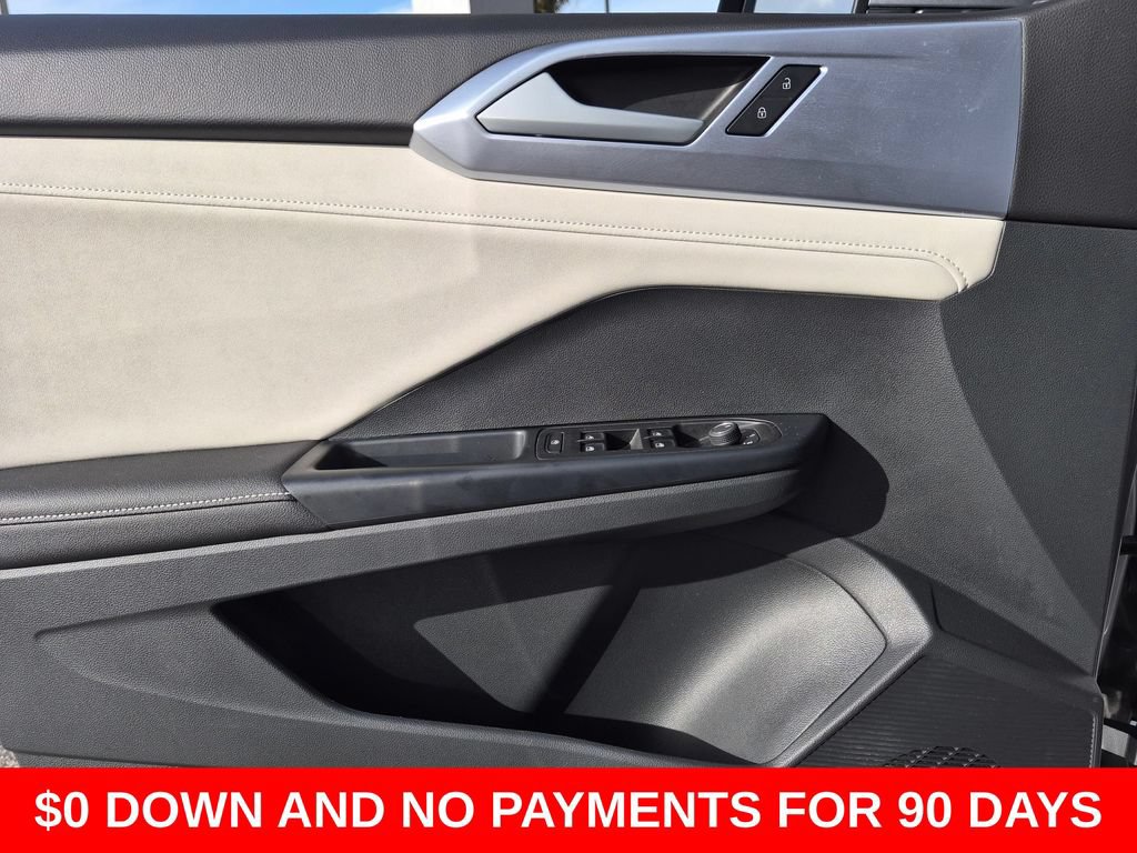 Used 2025 Volkswagen Taos SE FWD image 11
