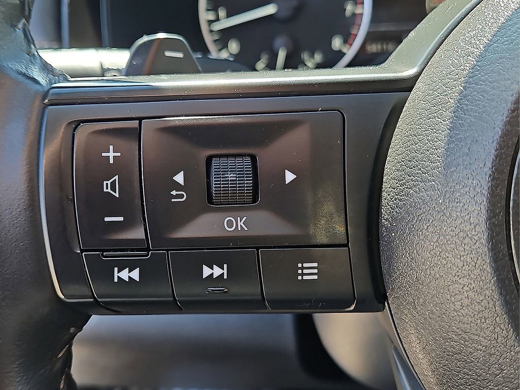 Used 2024 Nissan Pathfinder SV FWD image 24