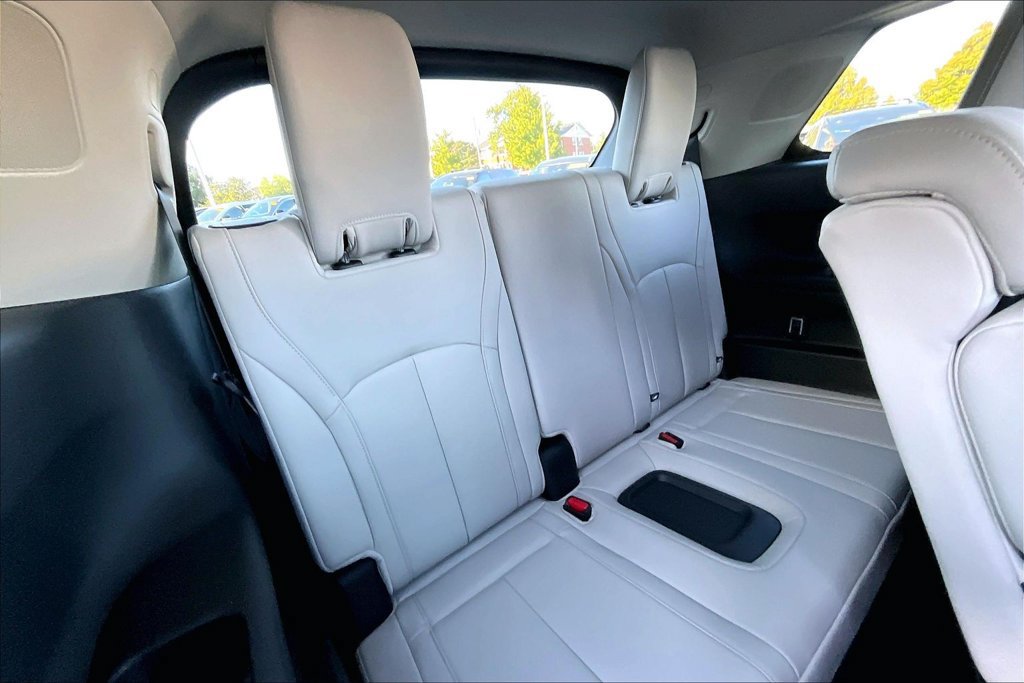Certified 2027 INFINITI QX60 Luxe w/ Cargo Package AWD/4WD image 33