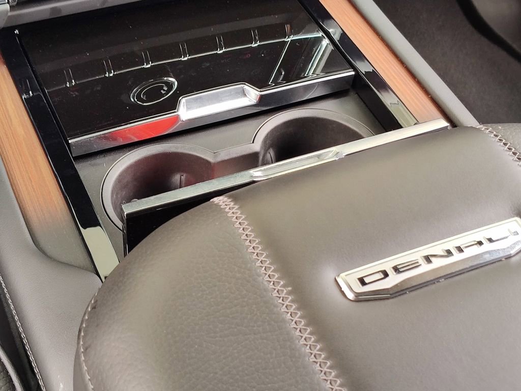 Used 2025 GMC Yukon Denali image 30