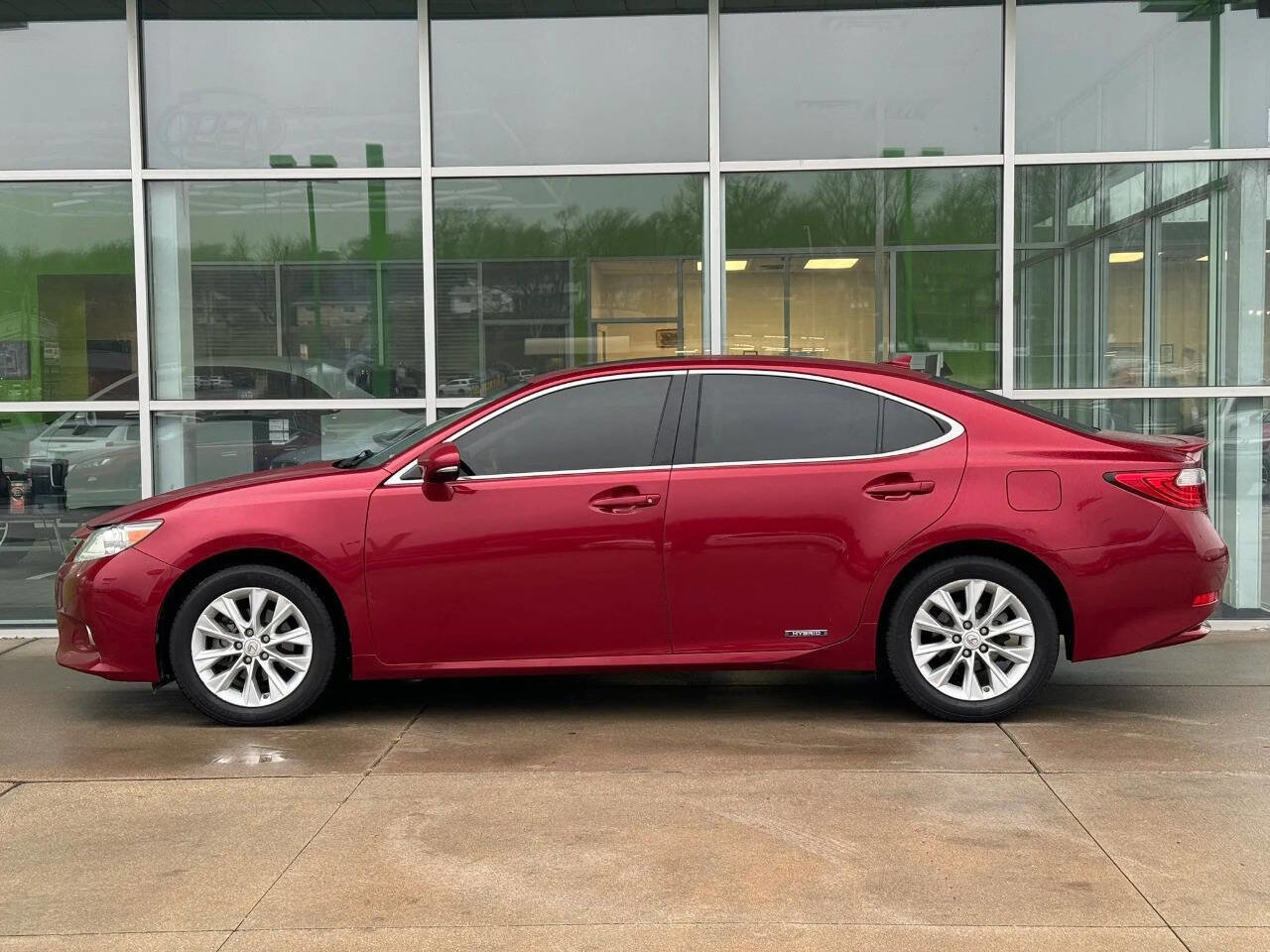 Used 2014 Lexus ES 300h w/ Luxury Package w/Bamboo Trim FWD image 4