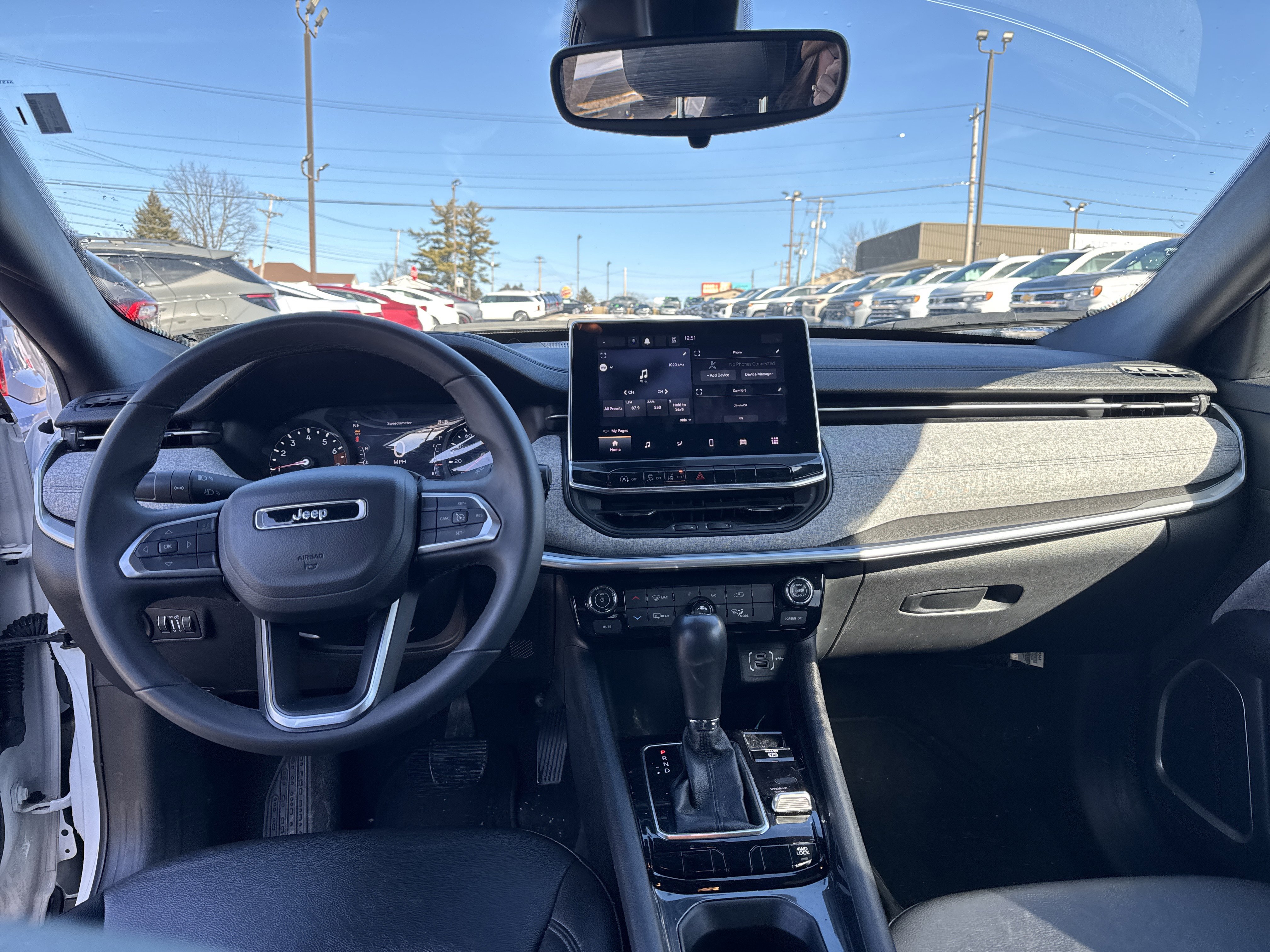 Used 2024 Jeep Compass Latitude image 14