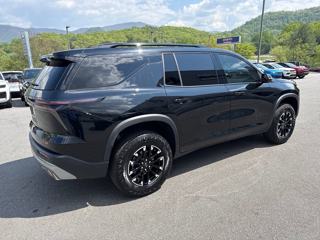 Used 2025 Chevrolet Traverse Z71 w/ LPO, Floor Liner Package AWD/4WD image 4