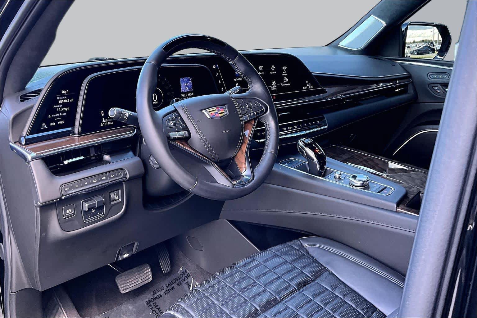 Used 2023 Cadillac Escalade ESV Premium Luxury Platinum AWD/4WD image 16
