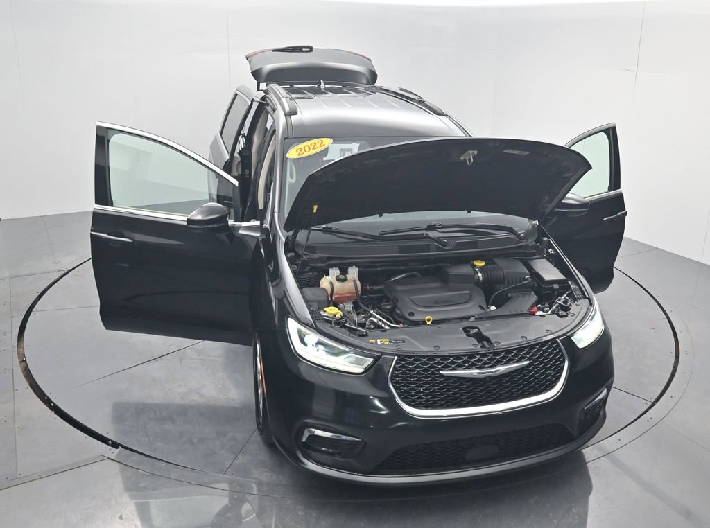 Used 2022 Chrysler Pacifica Touring-L image 48
