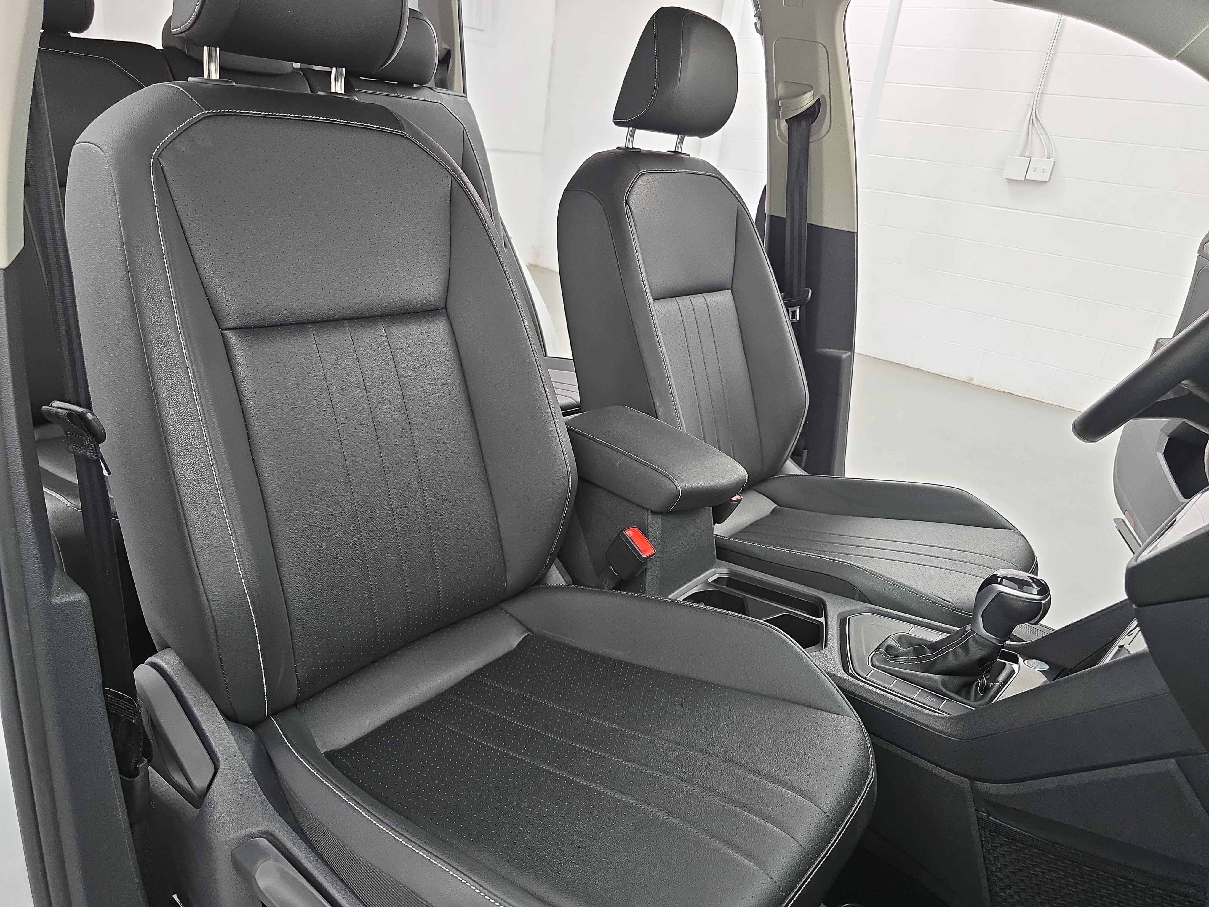 Used 2023 Volkswagen Tiguan SE FWD image 10