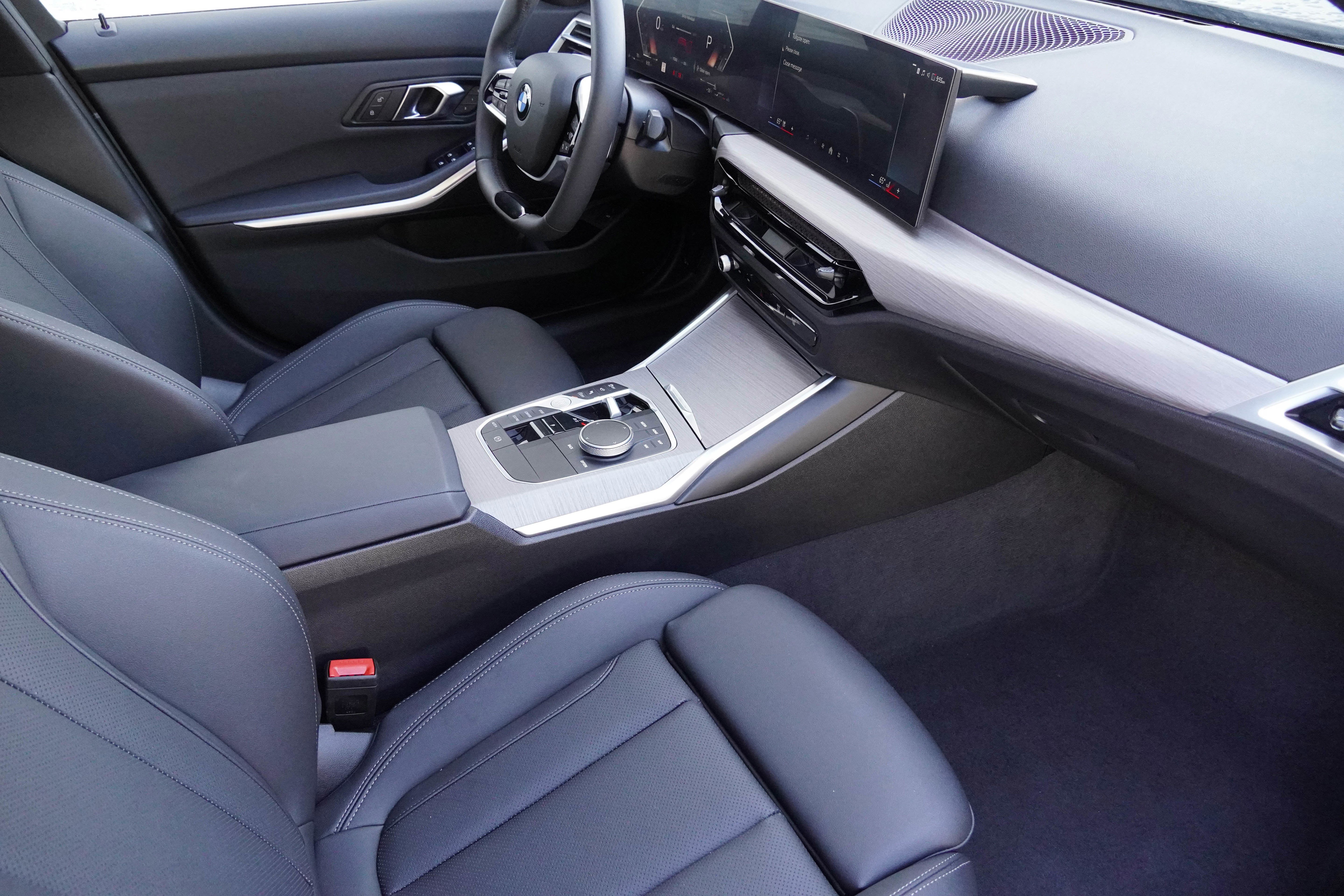 Certified 2025 BMW 330i Sedan RWD image 11