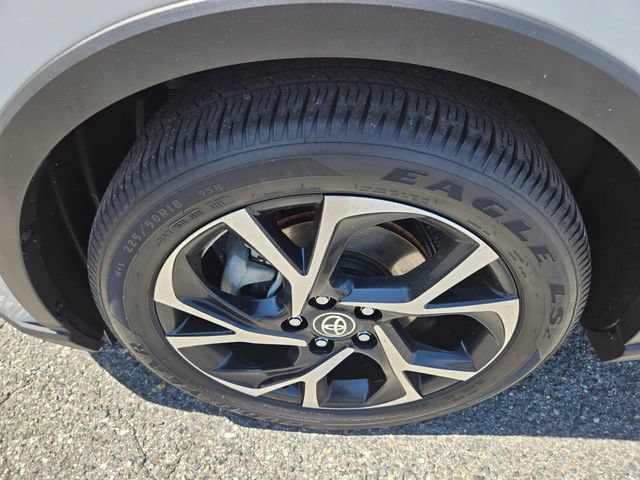 Used 2020 Toyota C-HR XLE FWD image 23