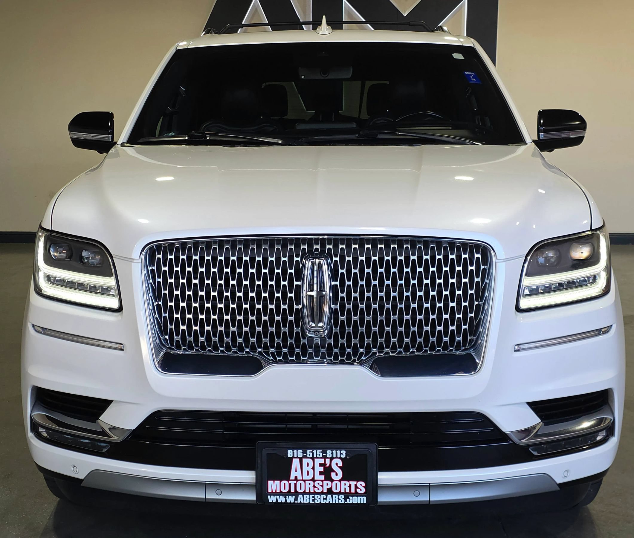 Used 2019 Lincoln Navigator Reserve AWD/4WD image 2