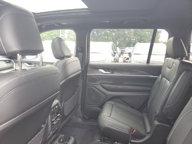 New 2026 Jeep Grand Cherokee L Limited w/ Limited Altitude Package AWD/4WD image 10