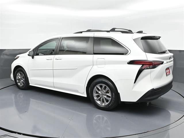 Certified 2022 Toyota Sienna LE FWD image 28