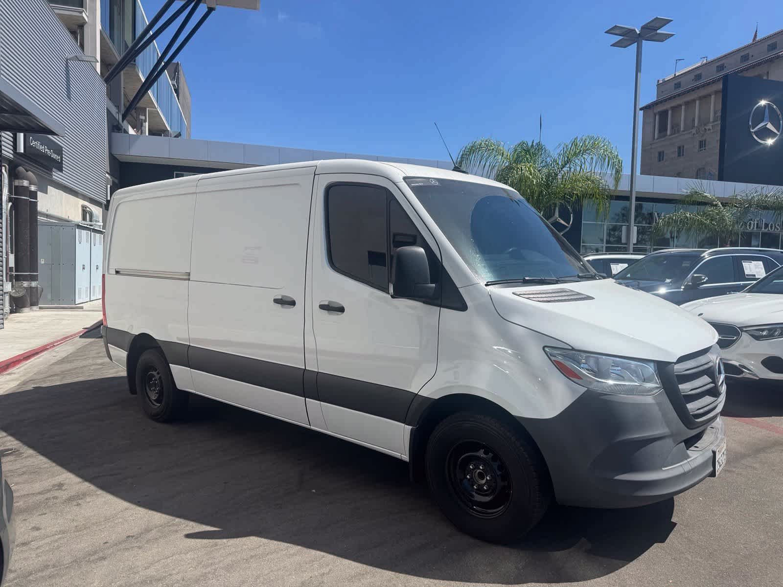 Used 2024 Mercedes-Benz Sprinter 2500 image 3