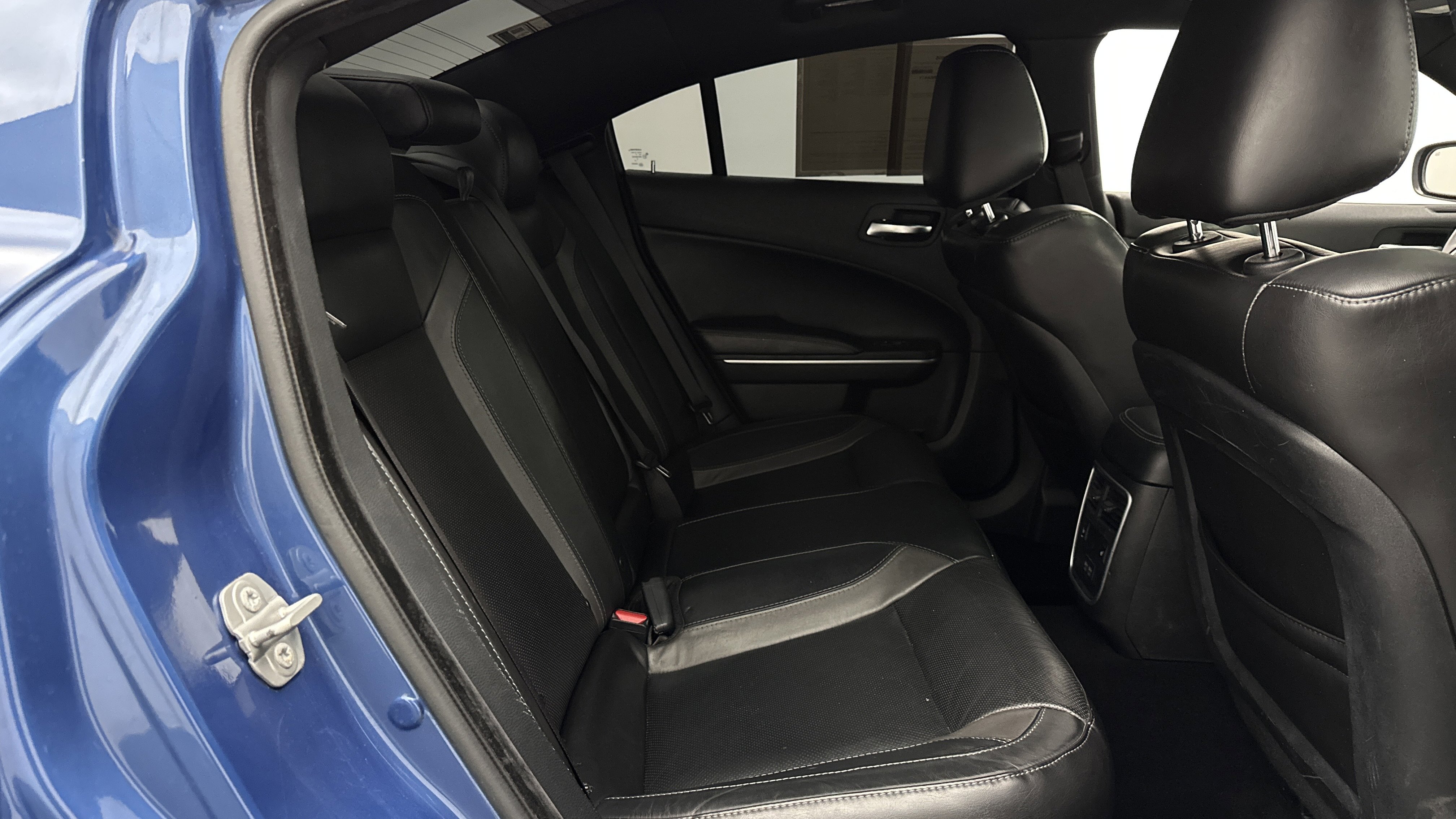 Used 2022 Dodge Charger SXT w/ Leather Interior Group RWD image 32