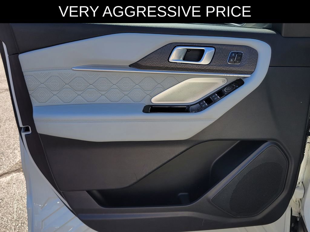 Used 2025 Ford Explorer Platinum w/ LUX Leather Package AWD/4WD image 21