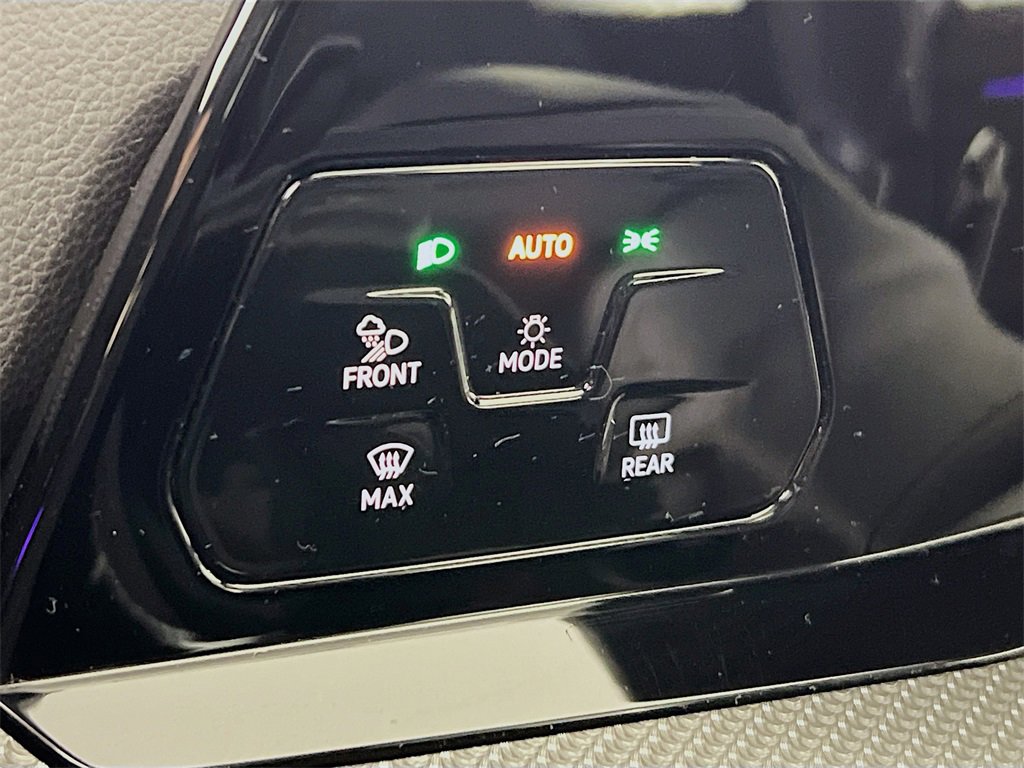 Used 2024 Volkswagen Golf R image 10