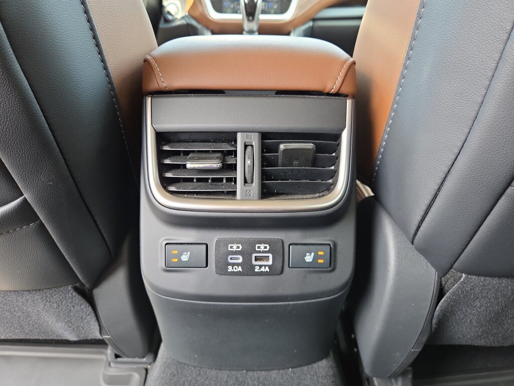 Used 2025 Subaru Outback Touring XT AWD/4WD image 12