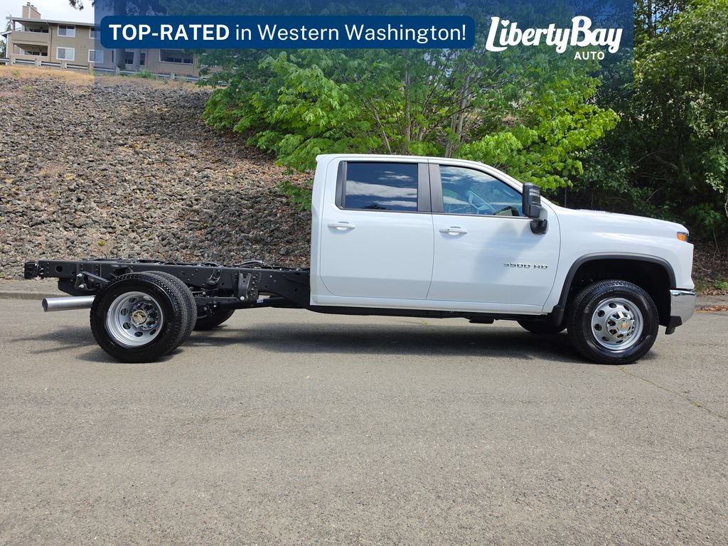 Used 2025 Chevrolet Silverado 3500 LT w/ Convenience Package AWD/4WD image 4