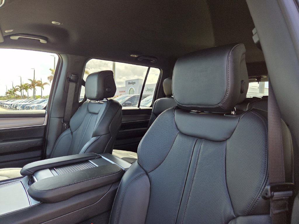 New 2026 Jeep Grand Wagoneer Limited AWD/4WD image 13