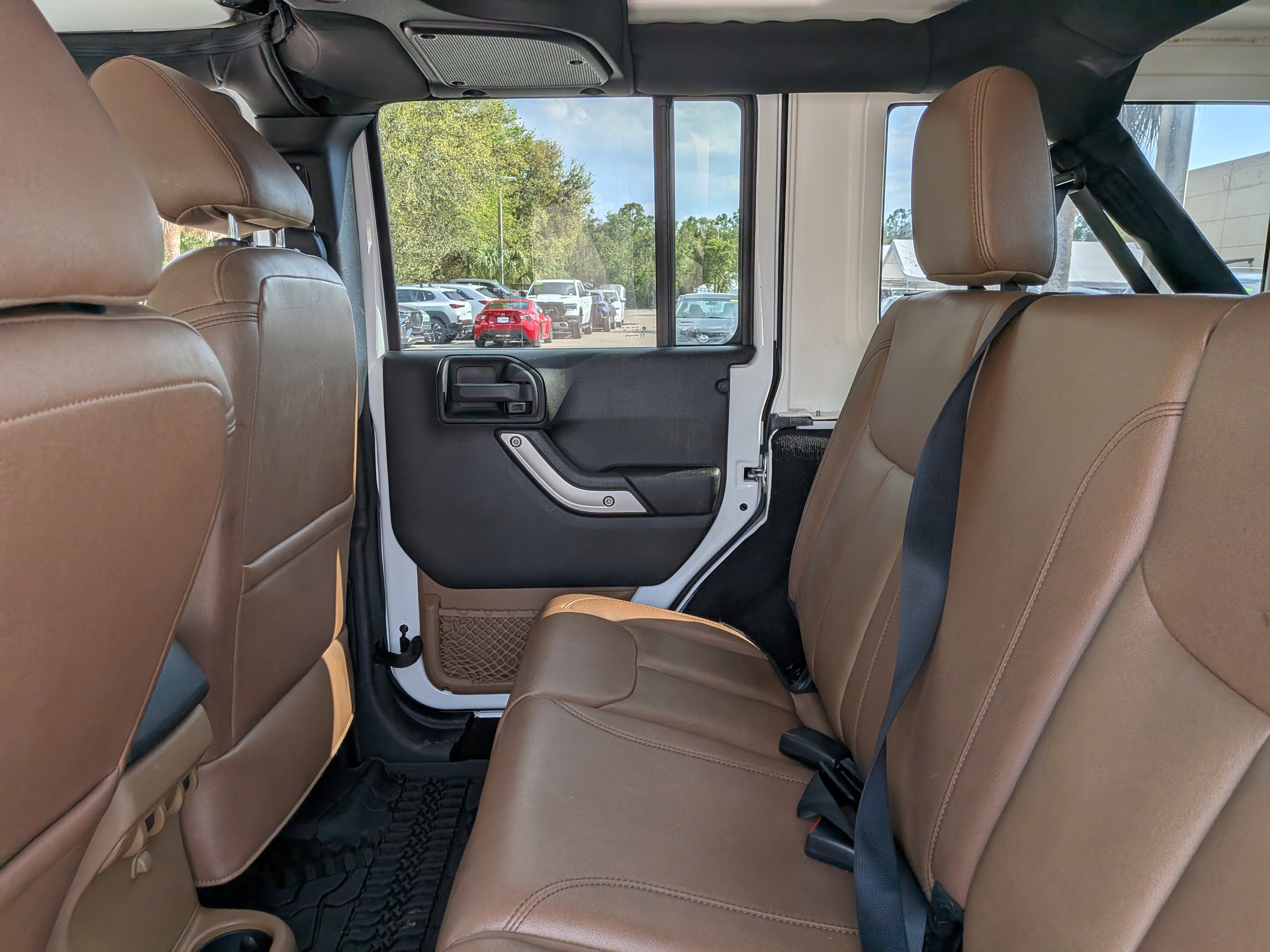 Used 2017 Jeep Wrangler Unlimited Sahara w/ Connectivity Group image 15