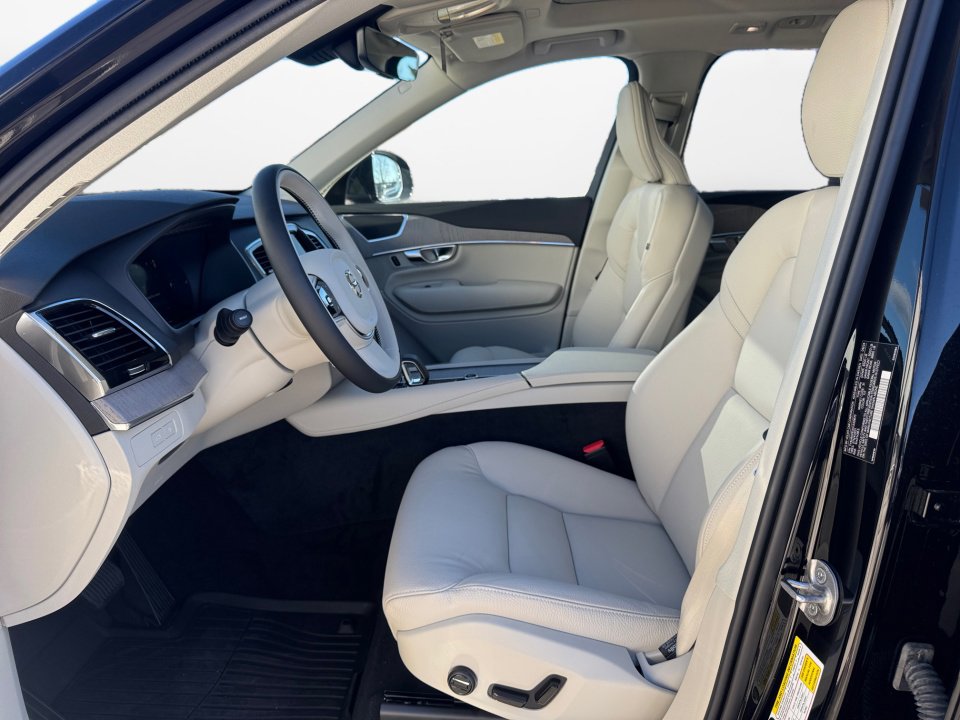 New 2025 Volvo XC90 T8 Plus w/ Protection Package Premier image 9