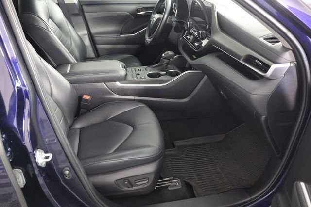 Used 2023 Toyota Highlander XLE image 25