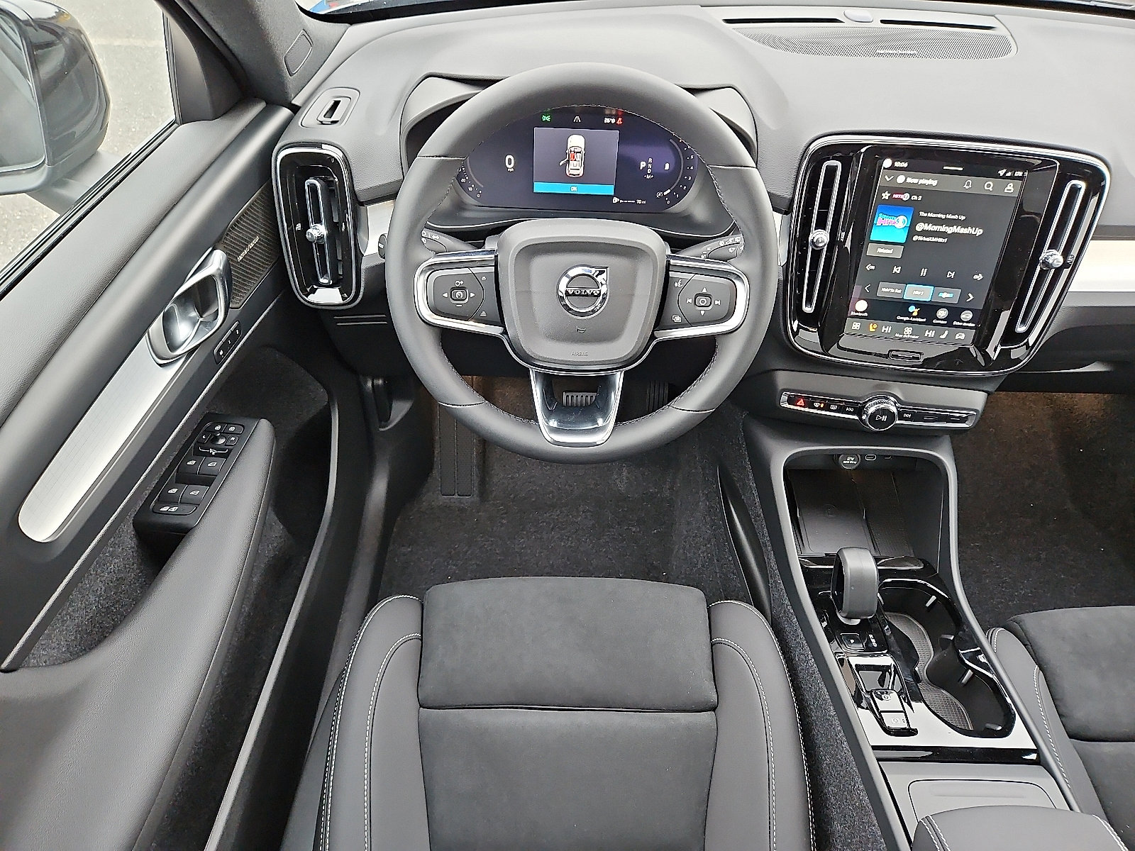 New 2026 Volvo XC40 B5 Ultra w/ Protection Package Premier AWD/4WD image 9