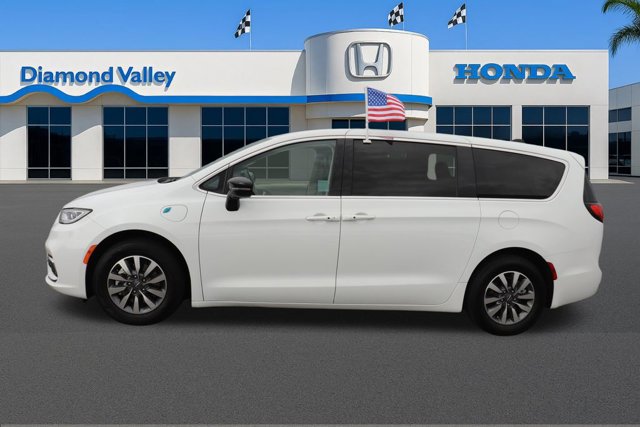 Used 2024 Chrysler Pacifica Select image 9